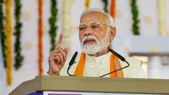 “Beta Neeche Aao,” Prime Minister Modi Tells Girl Who Climbed Light Tower At Rally-thumnail