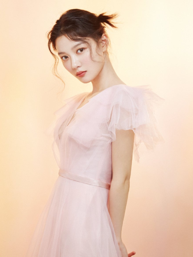 Kim Yoo Jung, Rose Among Thorns of Korean Beauty-thumnail