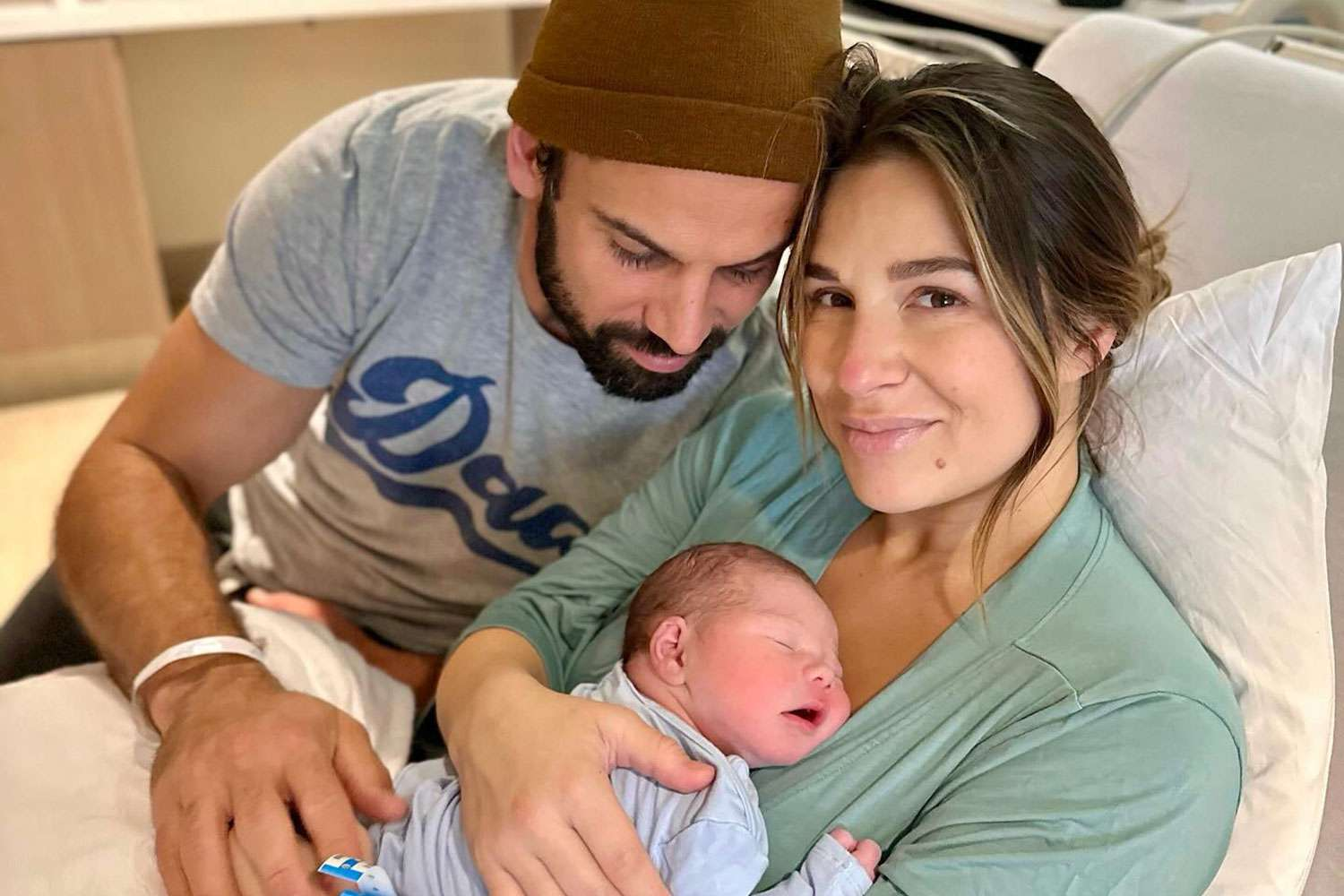 Jessie James Decker Welcomes Baby No. 4: Baby Boy Makes Surprise Entry Into the Family Nest-thumnail