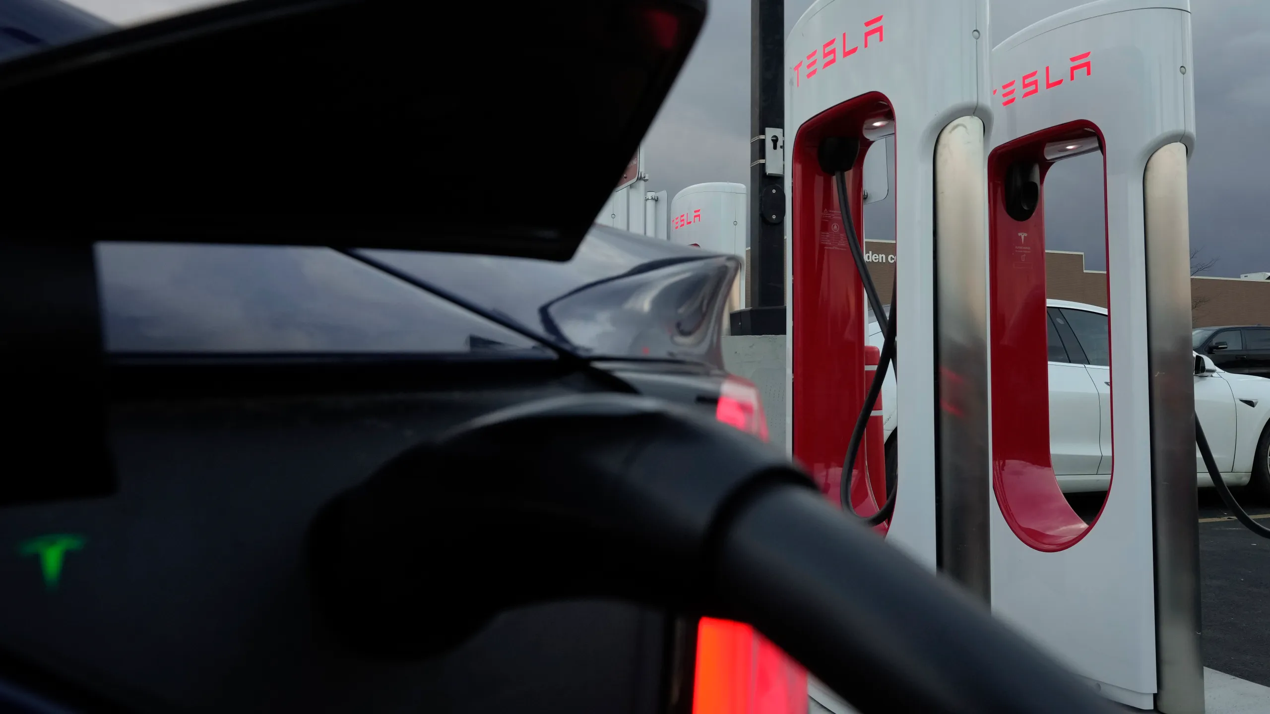 Tesla’ Supercharger Network: The Renewed Commitment Of Musk-thumnail