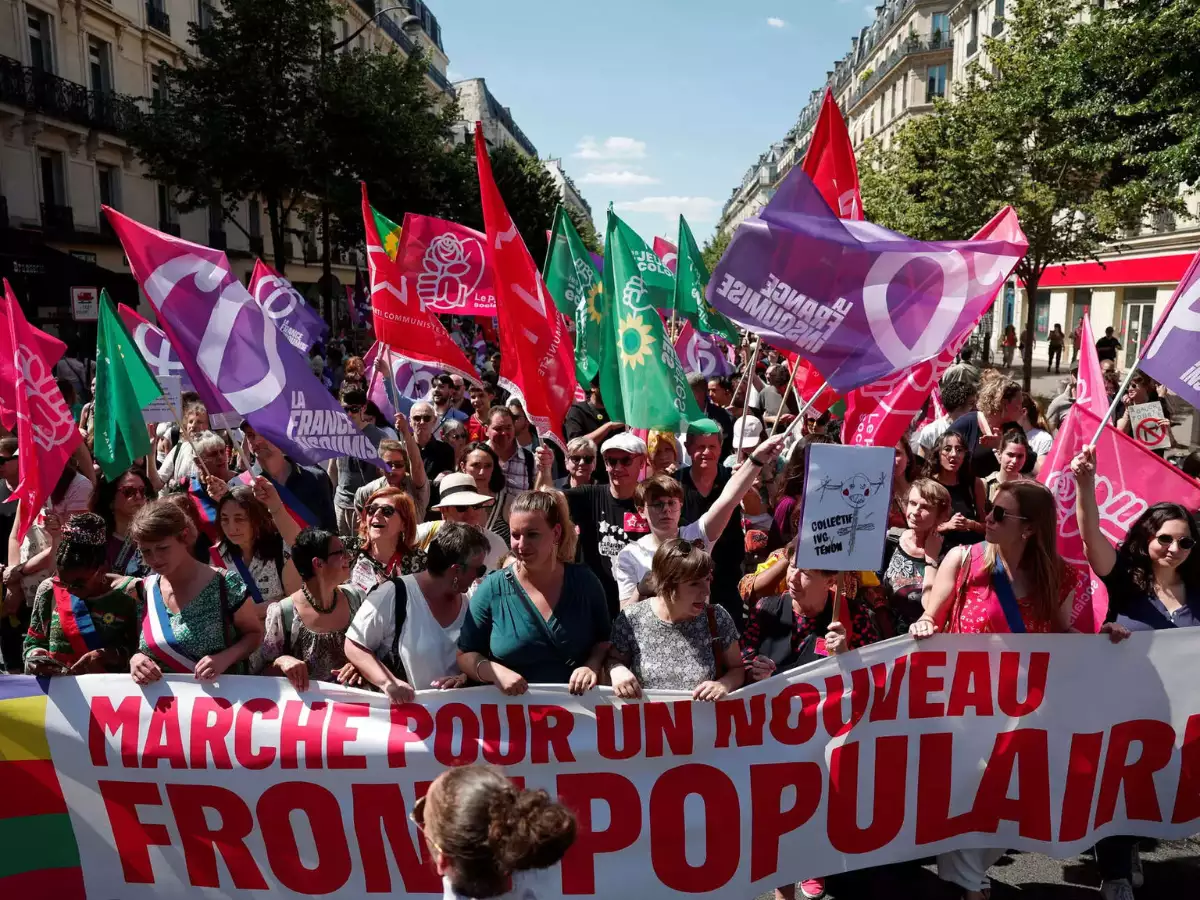 Thousands of women protest the far right in France.-thumnail