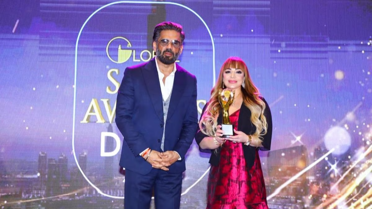 Kiran Khawaja CEO of Fajar Realty clinches the “Top Female CEO Of The Year” award.-thumnail
