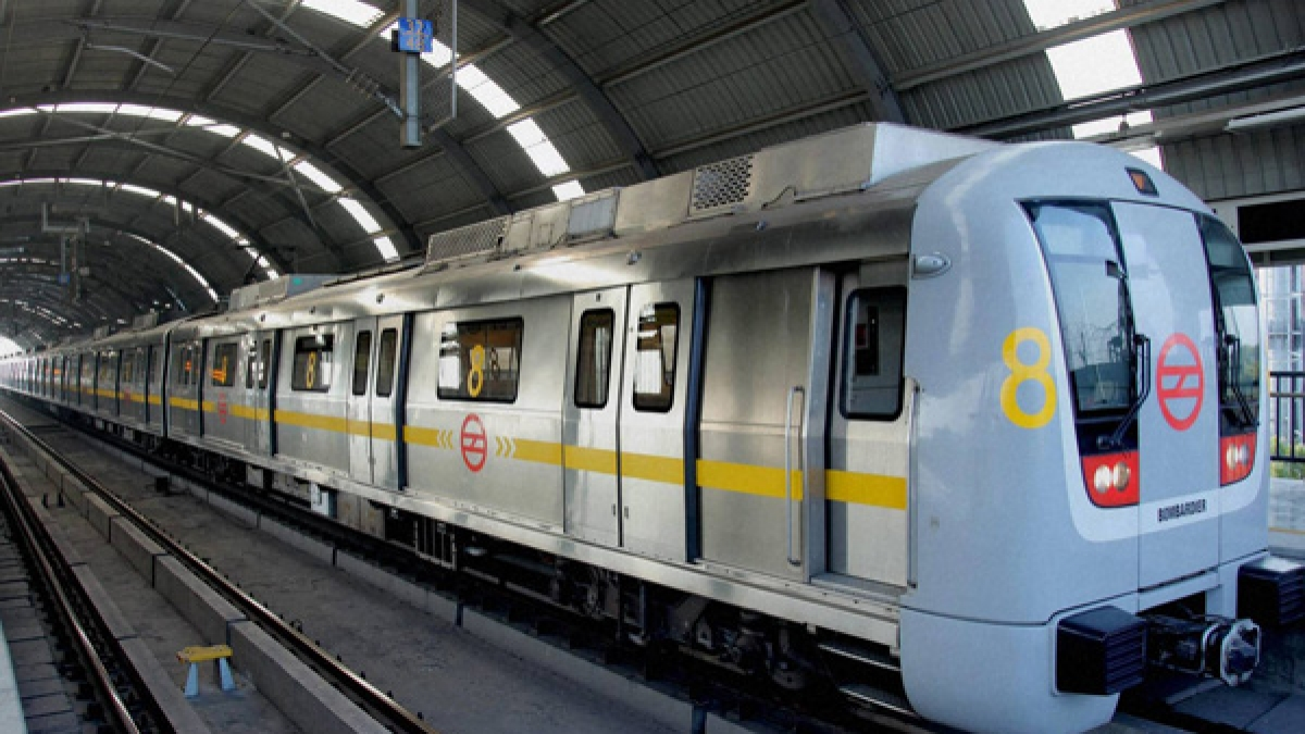 Delhi Metro shocker: a 22-year-old lady claims an older guy is making her feel uncomfortable and declares, “I’m scared and scarred.”-thumnail