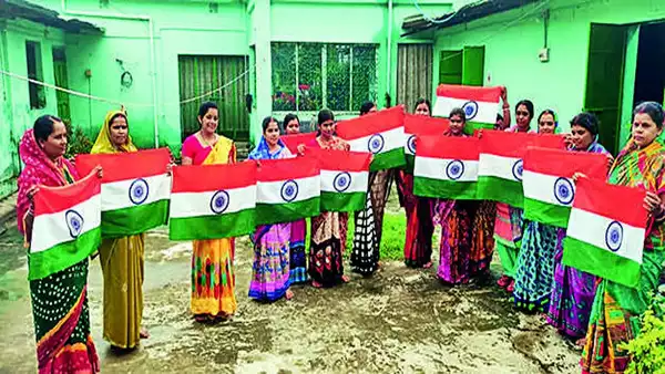 Har Ghar Tiranga program is boosting women’s employment in Prayagraj, Uttar Pradesh.-thumnail