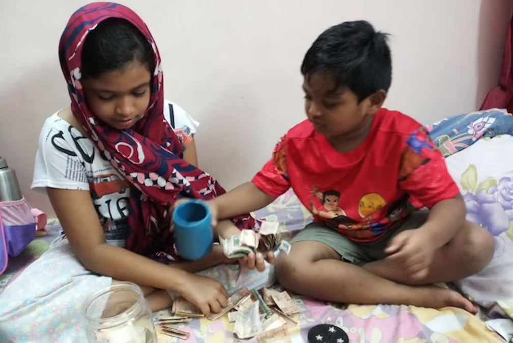 Girls broke their piggy bank to help Wayanad, and an elderly woman used it to pay for surgery.-thumnail