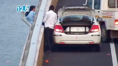 Cab driver and police save a woman who “loses balance” while sitting on the Atal Setu safety barrier.