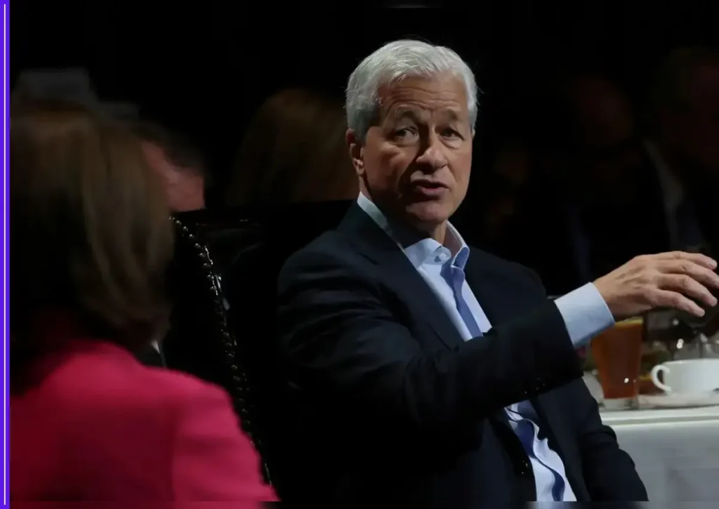 JPMorgan Chase CEO Jamie Dimon Warns Analysts: Accept Another Job, and You’re Out 1 JPMorgan Chase CEO Jamie Dimon Warns Analysts Accept Another Job, and You’re Out